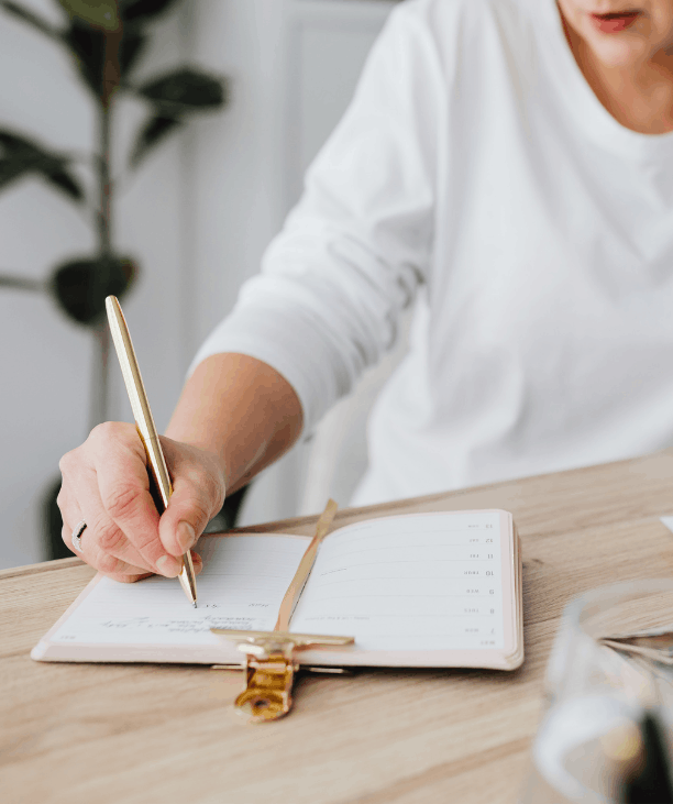 Sarah Connelly - Strategic partner for founder-led fashion & lifestyle brands | Fractional COO, Mentor & Wing-woman (business planning moodboard - web pic)