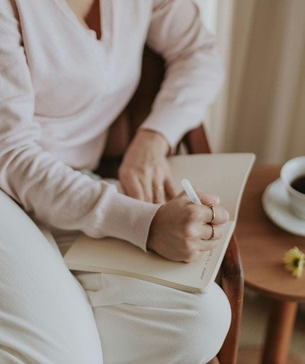 Sarah Connelly - Strategic partner for founder-led fashion & lifestyle brands | Fractional COO, Mentor & Wing-woman (woman calm morning - web pic)